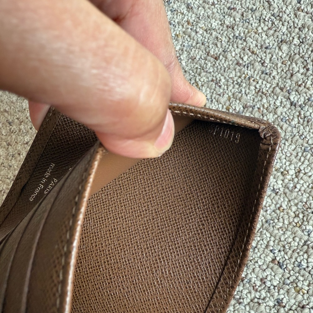 Louis Vuitton Textured Brown Wallet - Picture 7 of 9